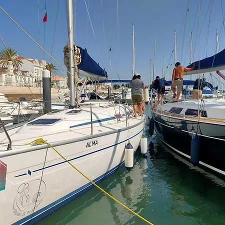 Botel Alma *