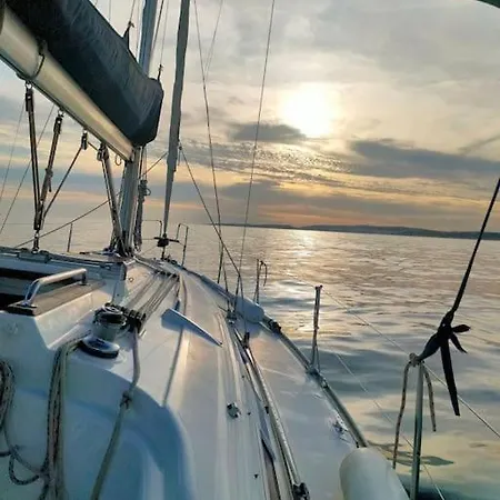 Alma Bateau-hôtel *